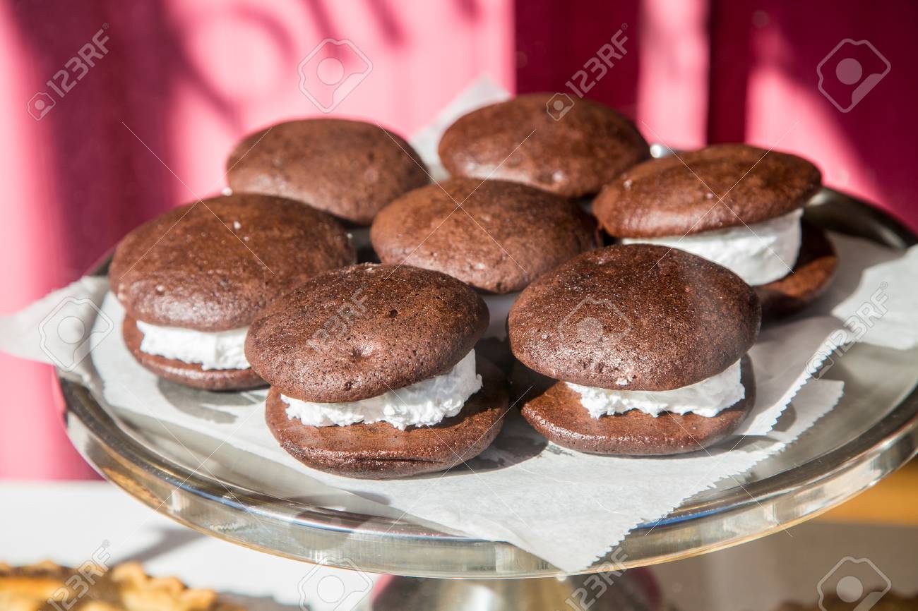A Tray Of Chocolate Whoopie Pies In A Window Display In Maine Stock Photo Picture And Royalty Free Image Image 33674165