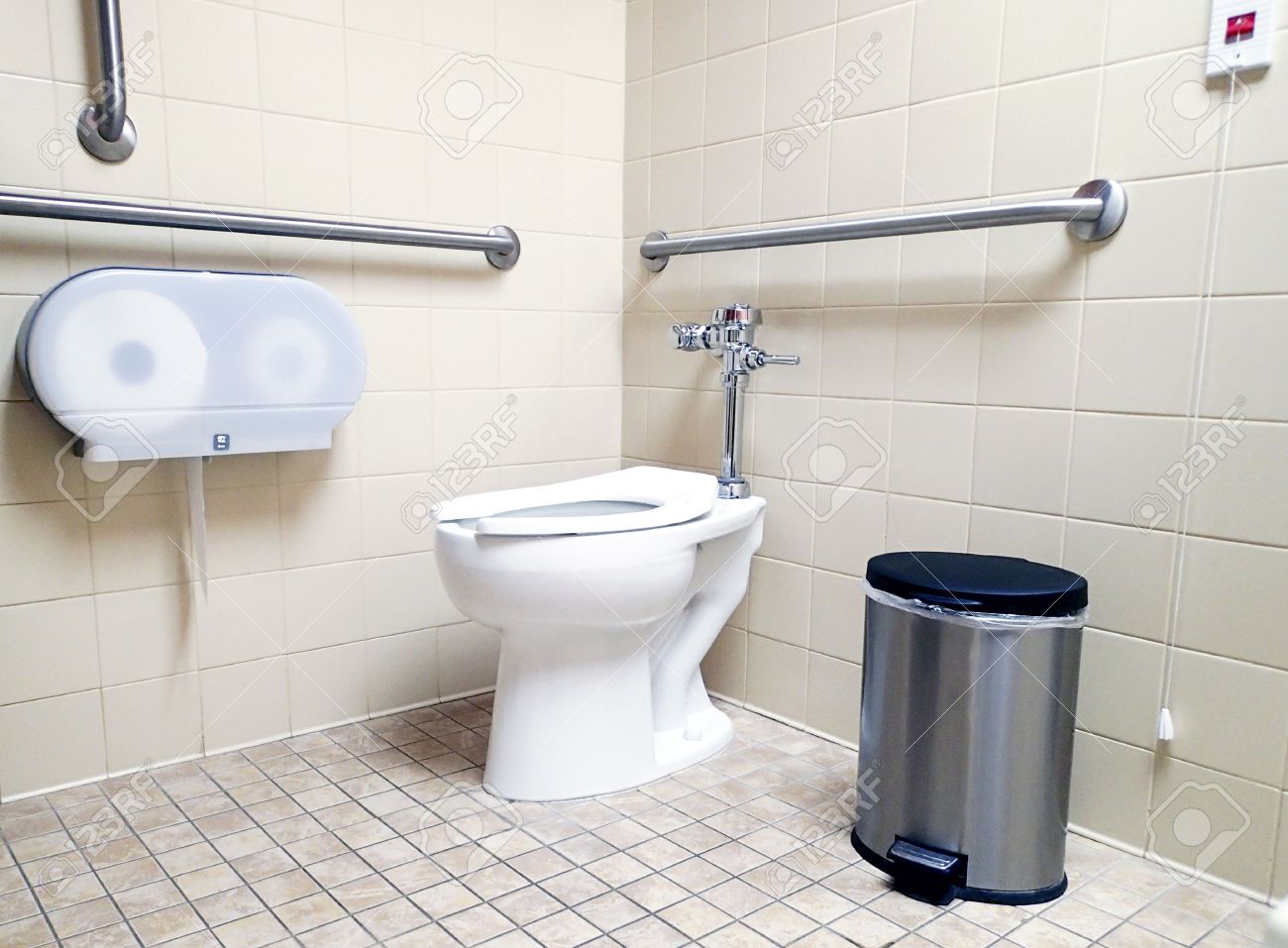 Moderne Behinderte Badezimmer Für Behinderte, Mit Haltegriffen Und ... Moderne Behinderte Badezimmer Für Behinderte, Mit Haltegriffen Und ...