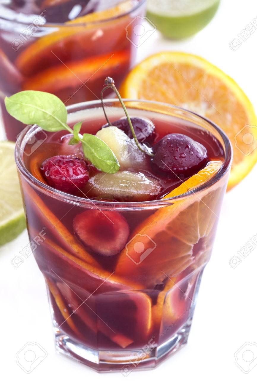 氷の種類の果物をたっぷりさわやかな夏の飲み物 の写真素材 画像素材 Image
