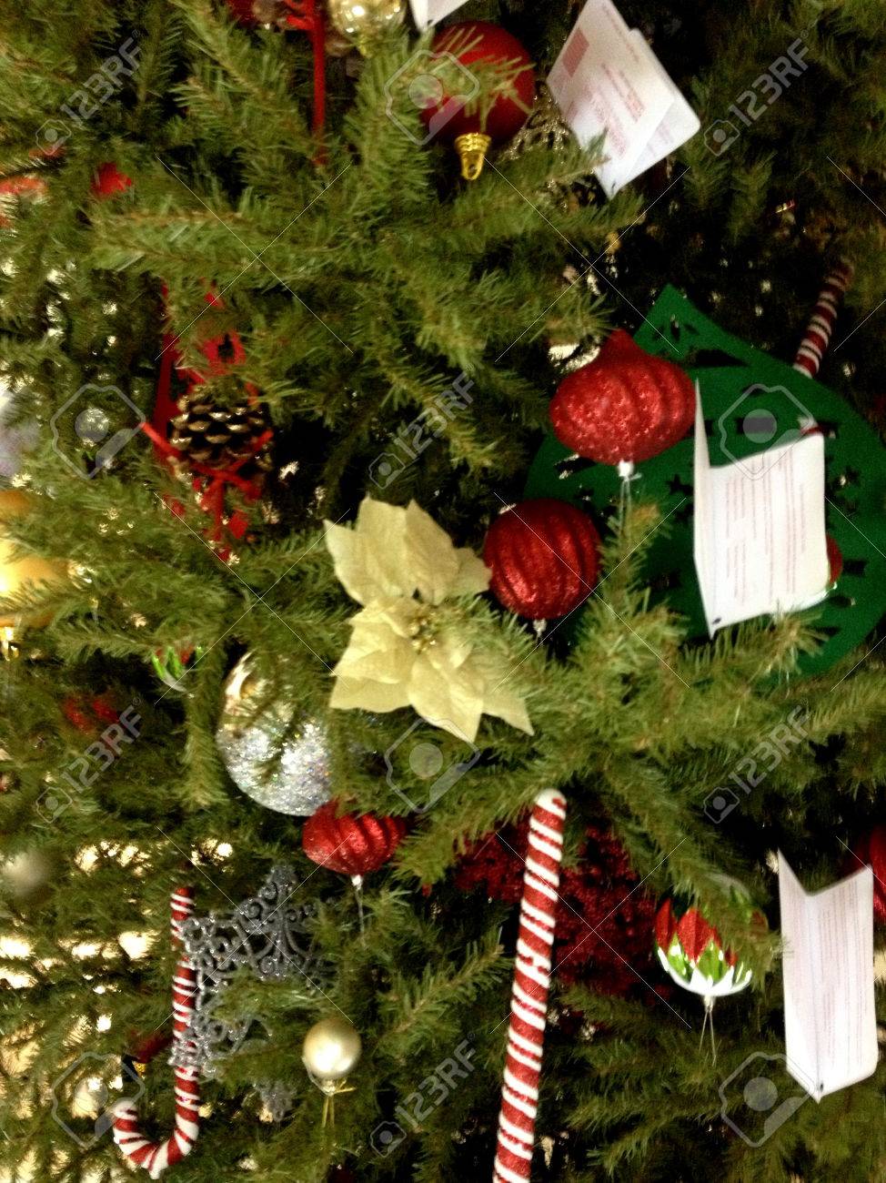 Immagini Natale Usa.Immagini Stock Lewiston Stato Idaho Albero Di Natale Decorato Usa Macy Con I Vari Elementi Della Decorazione Di Natale Visualizzare In Vendita Natale Al Centro Commerciale Lewistn Centrale 16 Dicembre 2014 Image 34638178