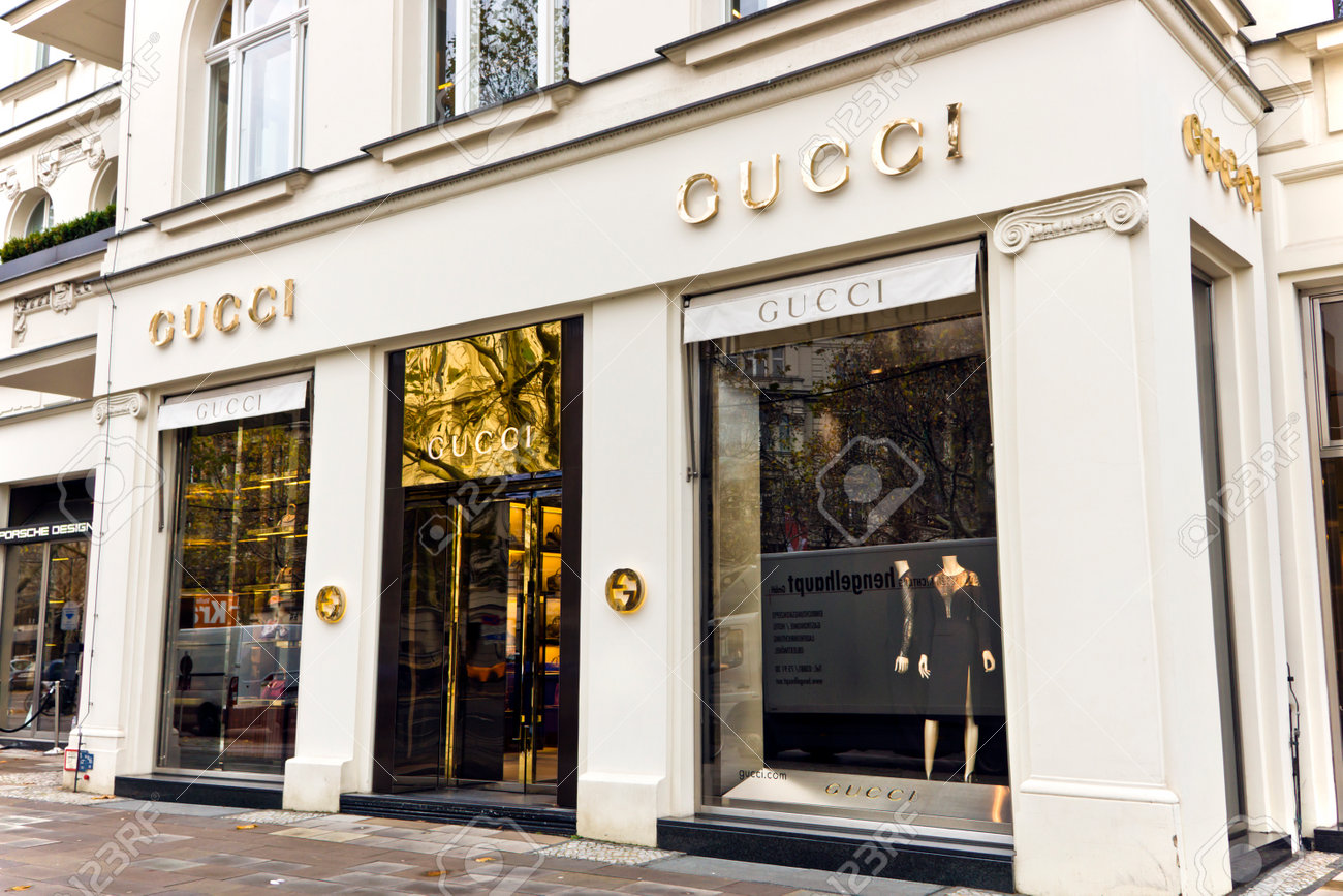ファッション会社グッチは世界グッチ S エレガントな店 ベルリンの中央で最大販売イタリア ブランド 13 年 11 月 8 日ベルリン ドイツ の写真素材 画像素材 Image
