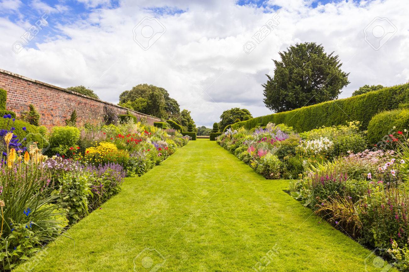 Herbaceous Border In A Well Tended Garden With Perennial Flowering.. Stock Photo, Picture And Royalty Free Image. Image 71930483.
