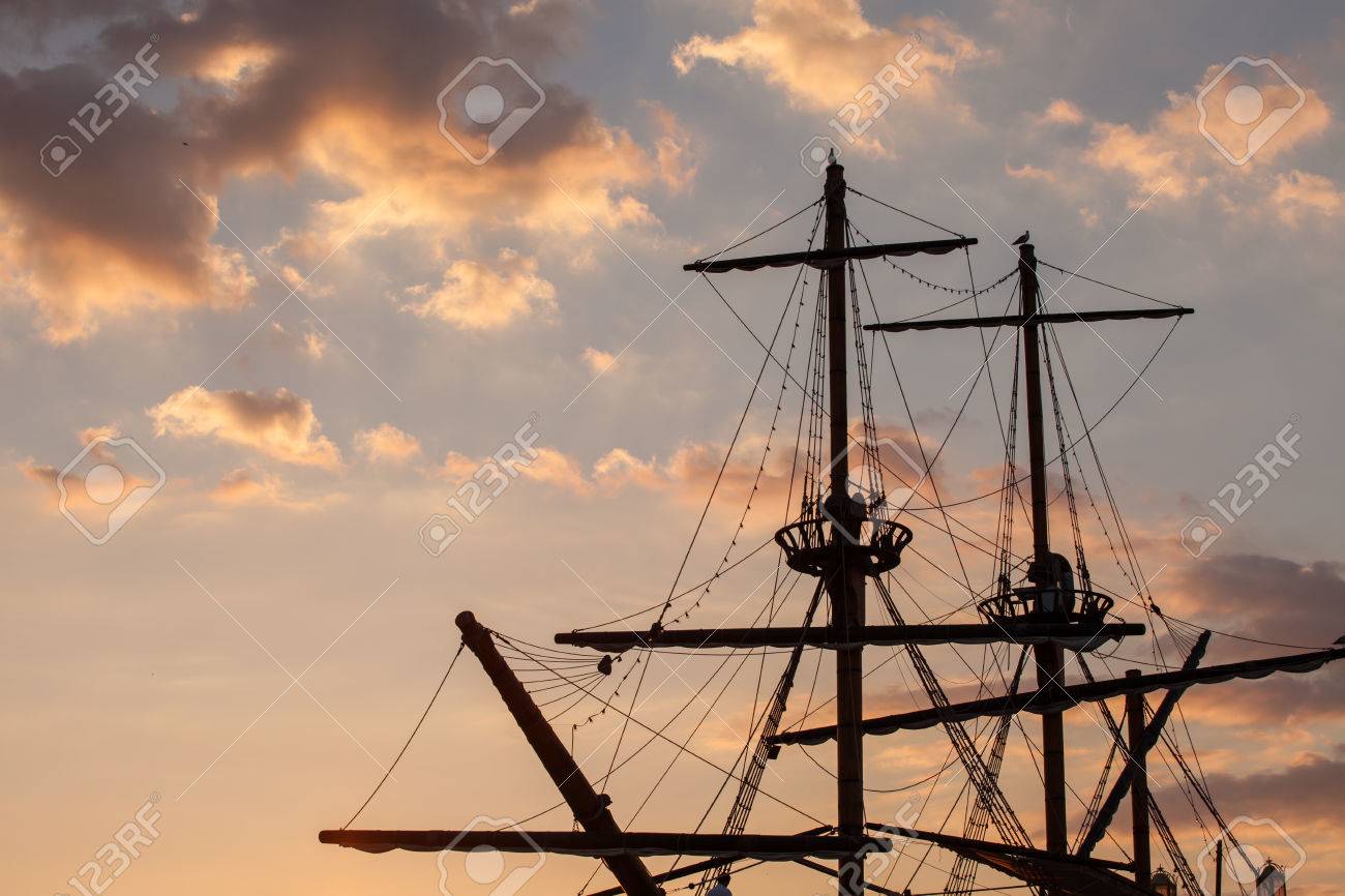 夕日に海賊船のマスト の写真素材 画像素材 Image 夕日に海賊船のマスト の写真素材 画像素材 Image