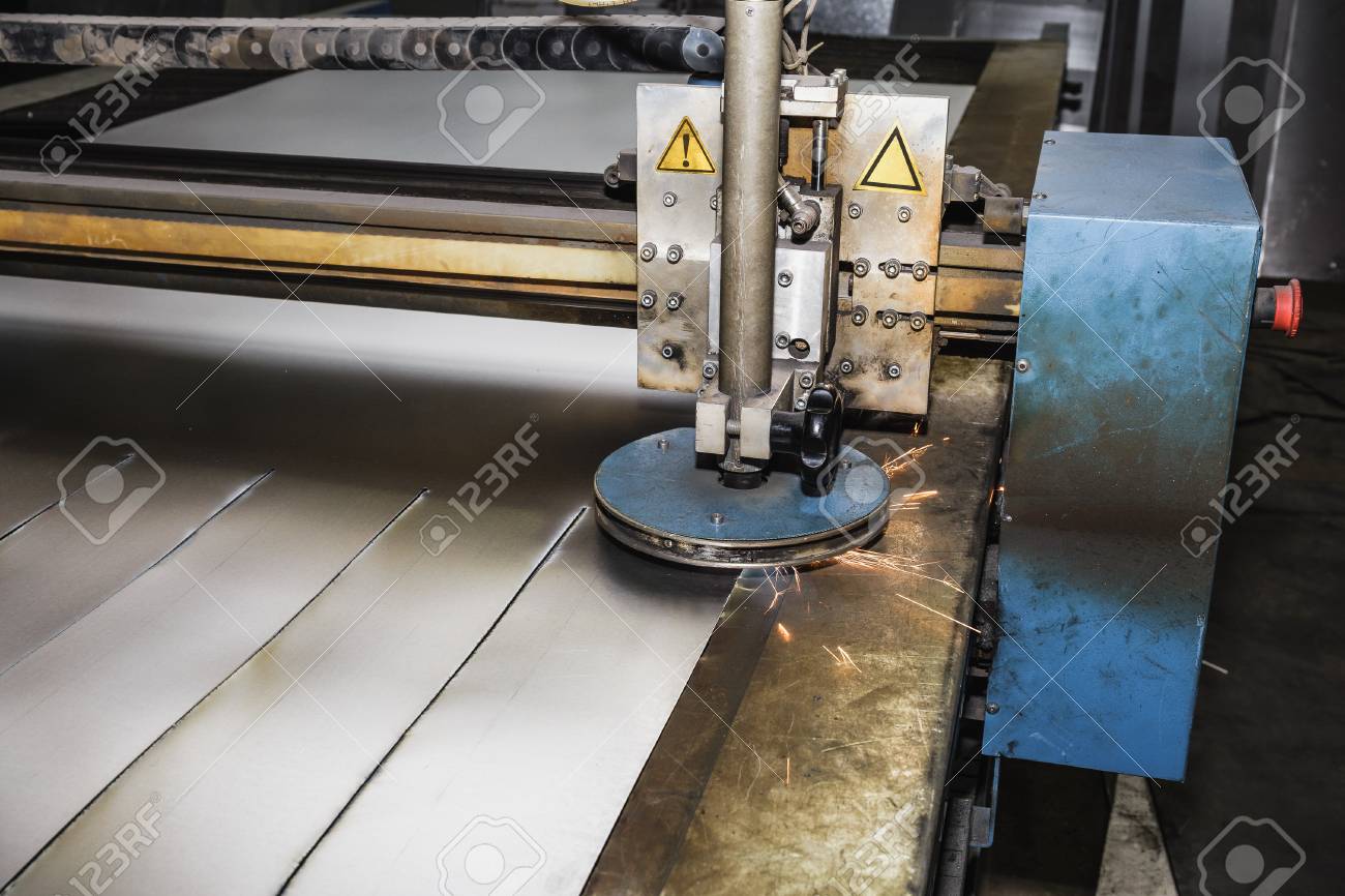 Cncレーザープラズマカッター 工場での金属加工技術 トーン の写真素材 画像素材 Image Cncレーザープラズマカッター 工場での金属加工技術 トーン の写真素材 画像素材 Image