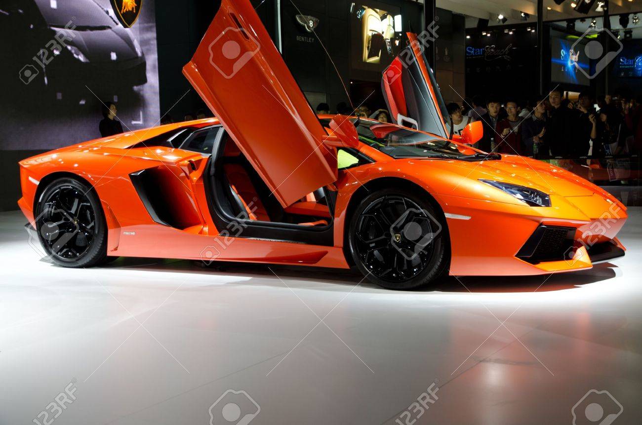 広州 中国 11 月 26 日 ランボルギーニ Aventador Lp700 4 スポーツ車第 9 回中国国際自動車展示会に出展 11 年 11 月 26 日中国広州に の写真素材 画像素材 Image