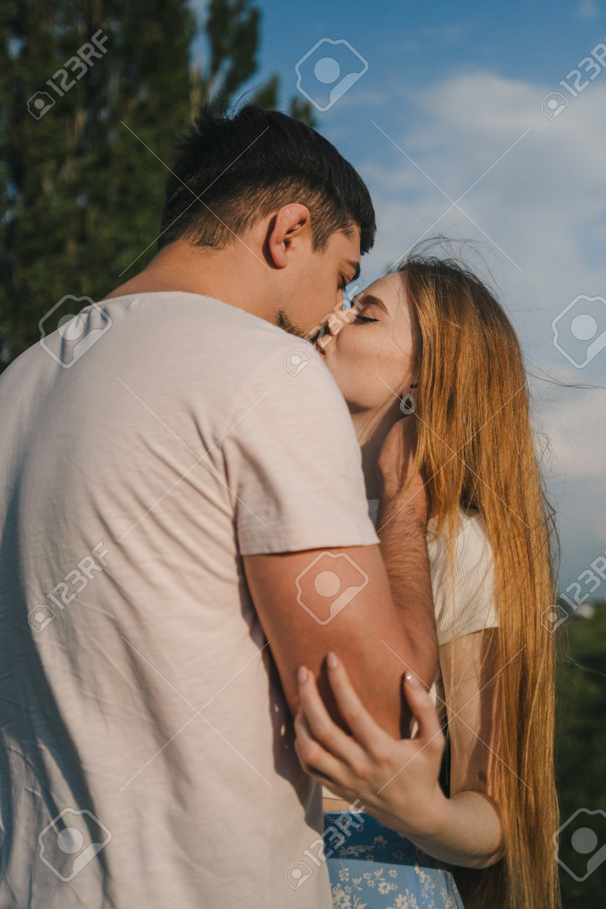 キス 少女 