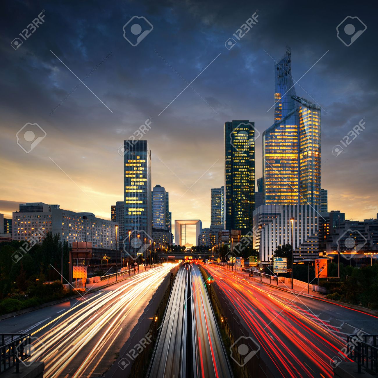 Paris LaDefense at sunset - La Defense - 26115779 Paris LaDefense at sunset - La Defense - 26115779