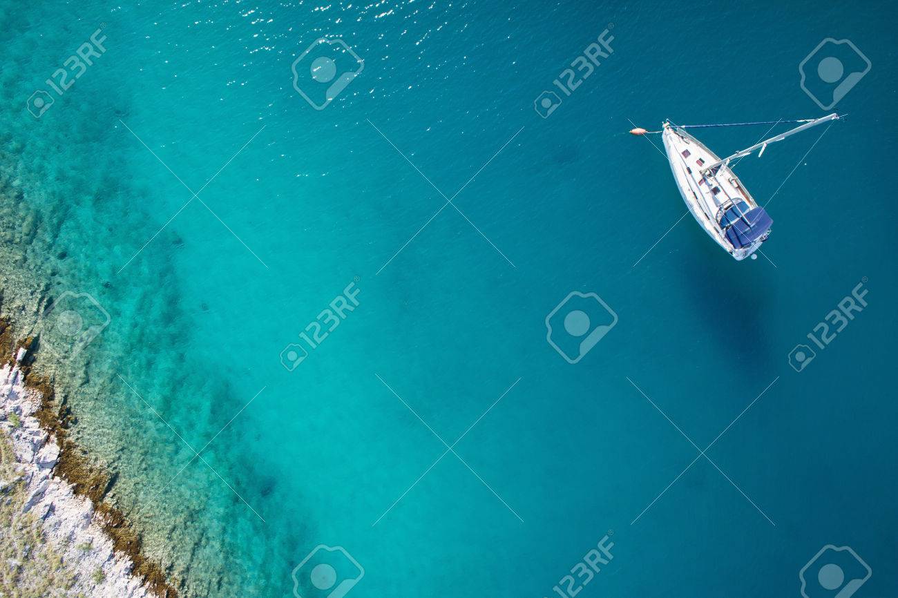 amazing view to boat, clear water - caribbean paradise - 32773874 amazing view to boat, clear water - caribbean paradise - 32773874