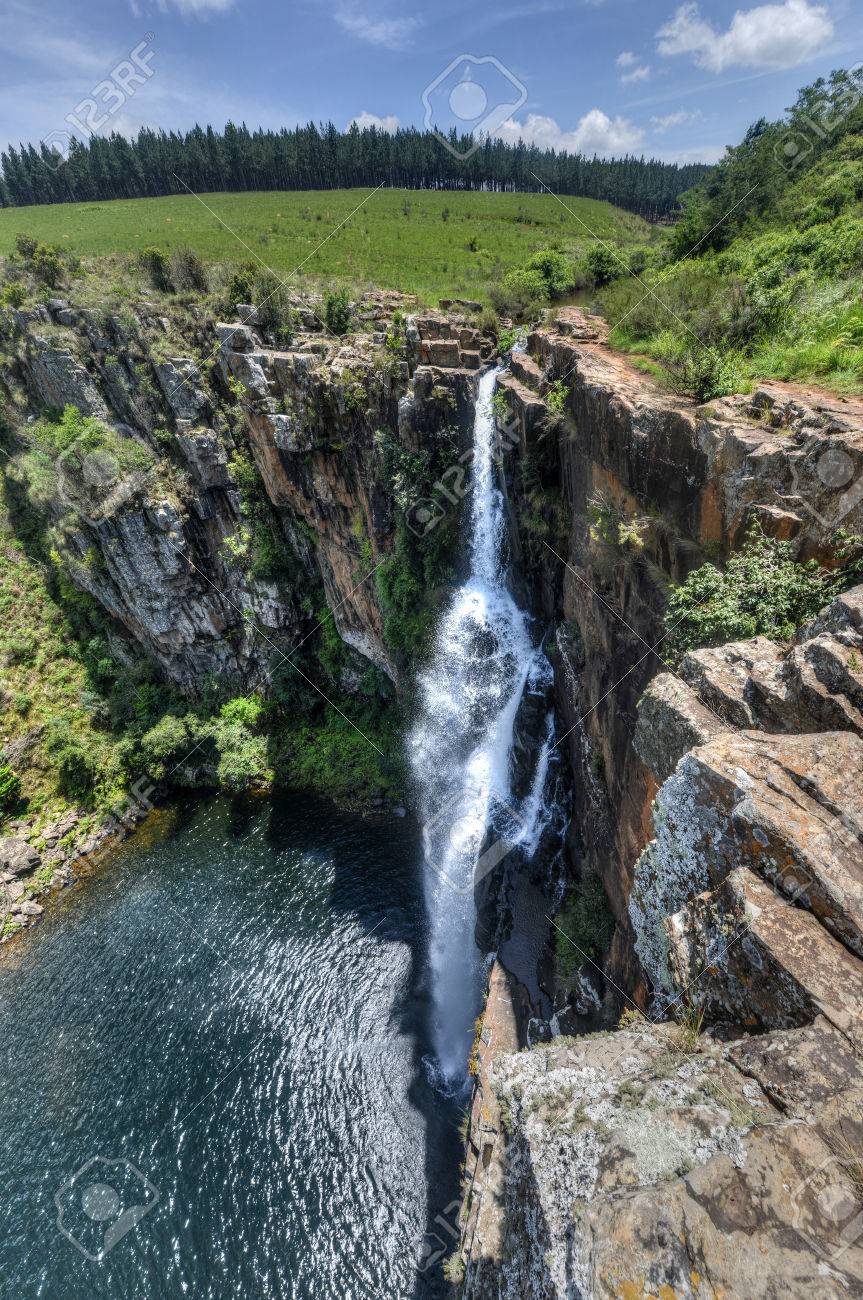 ベルリンの滝 南アフリカ共和国 262 足ムプマランガ州地域のカスケード の写真素材 画像素材 Image