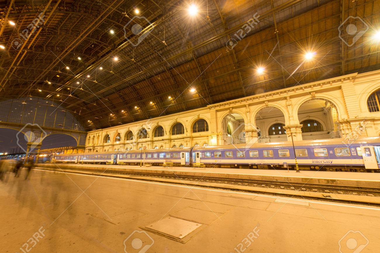 ブダペスト ブダペスト東駅 ハンガリー 東ヨーロッパで列車が の写真素材 画像素材 Image