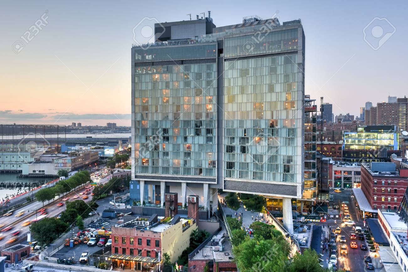 New York City - August 7, 2015: View across Manhattan Meatpacking District and Chelsea from above, at sunset with The Standard Hotel in view. - 43802195 New York City - August 7, 2015: View across Manhattan Meatpacking District and Chelsea from above, at sunset with The Standard Hotel in view. - 43802195