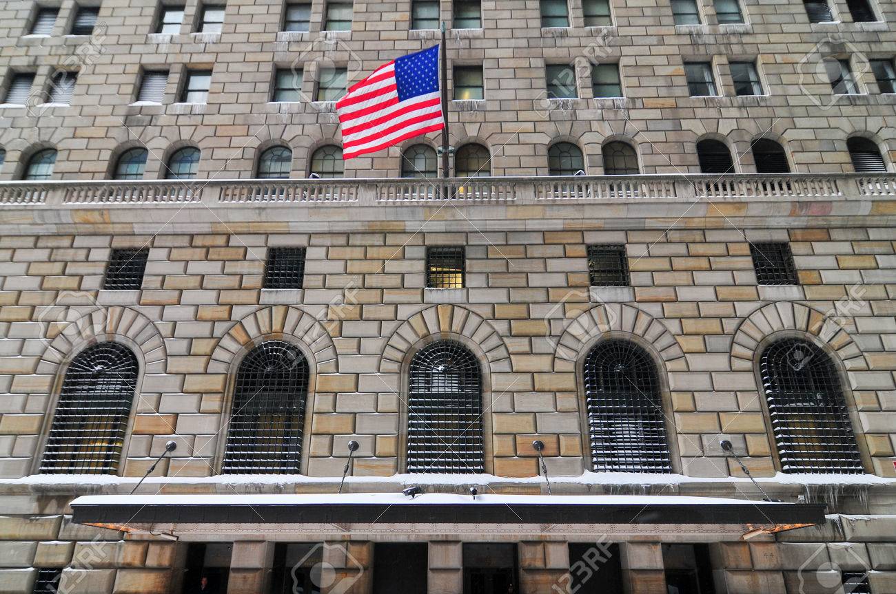 눈 덮인 하루에 뉴욕 연방 준비 은행. 로열티 무료 사진, 그림, 이미지 그리고 스톡포토그래피. Image 66129917