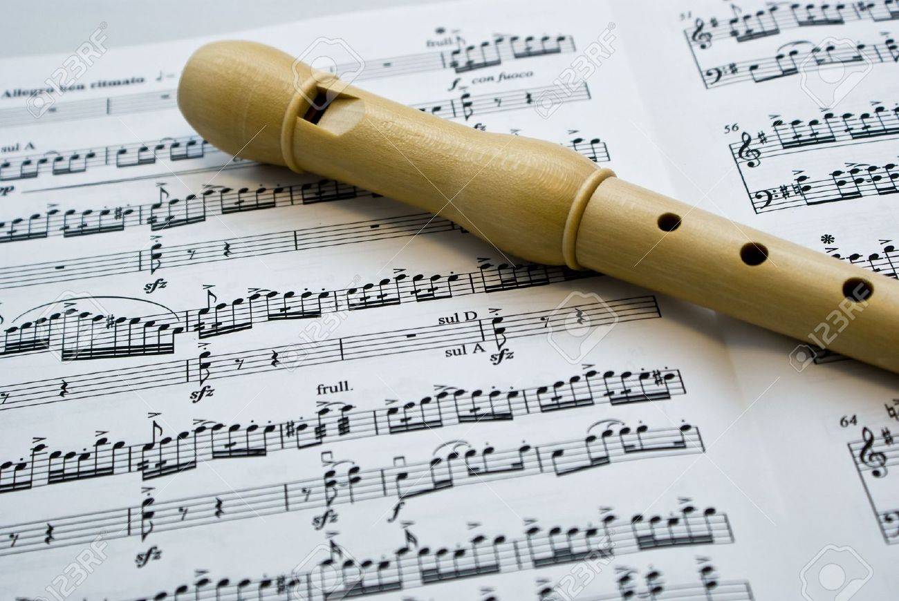 Вязовская зоя валерьевна флейта. Название концерта флейтиста. Герои с музыкальными инструментами. Моя любимая флейта. Мужчина с флейтой.