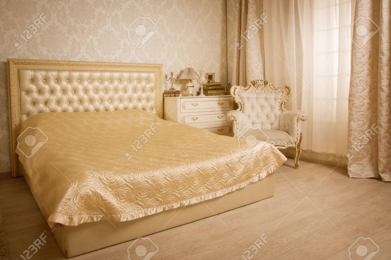 Luxurioses Schlafzimmer Im Vintage Stil Lizenzfreie Fotos Bilder Und Stock Fotografie Image 32367064