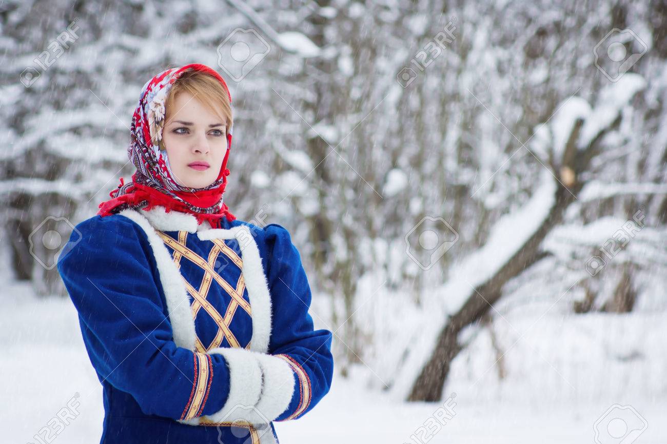 https://previews.123rf.com/images/demian1975/demian19751502/demian1975150200291/36290700-russian-beauty-woman-in-traditional-clothes-against-winter-landscape.jpg