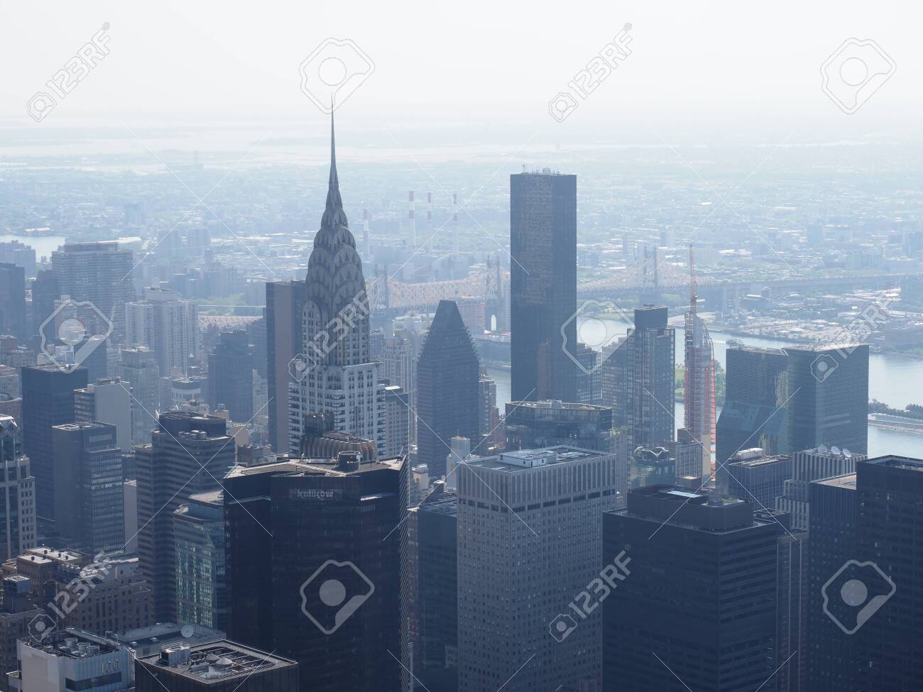 뉴욕 미국 2019년 5월 31일 크라이슬러 빌딩과 트럼프 월드 타워를 포함한 미드타운 개요 로열티 무료 사진, 그림, 이미지 그리고  스톡포토그래피. Image 139525900