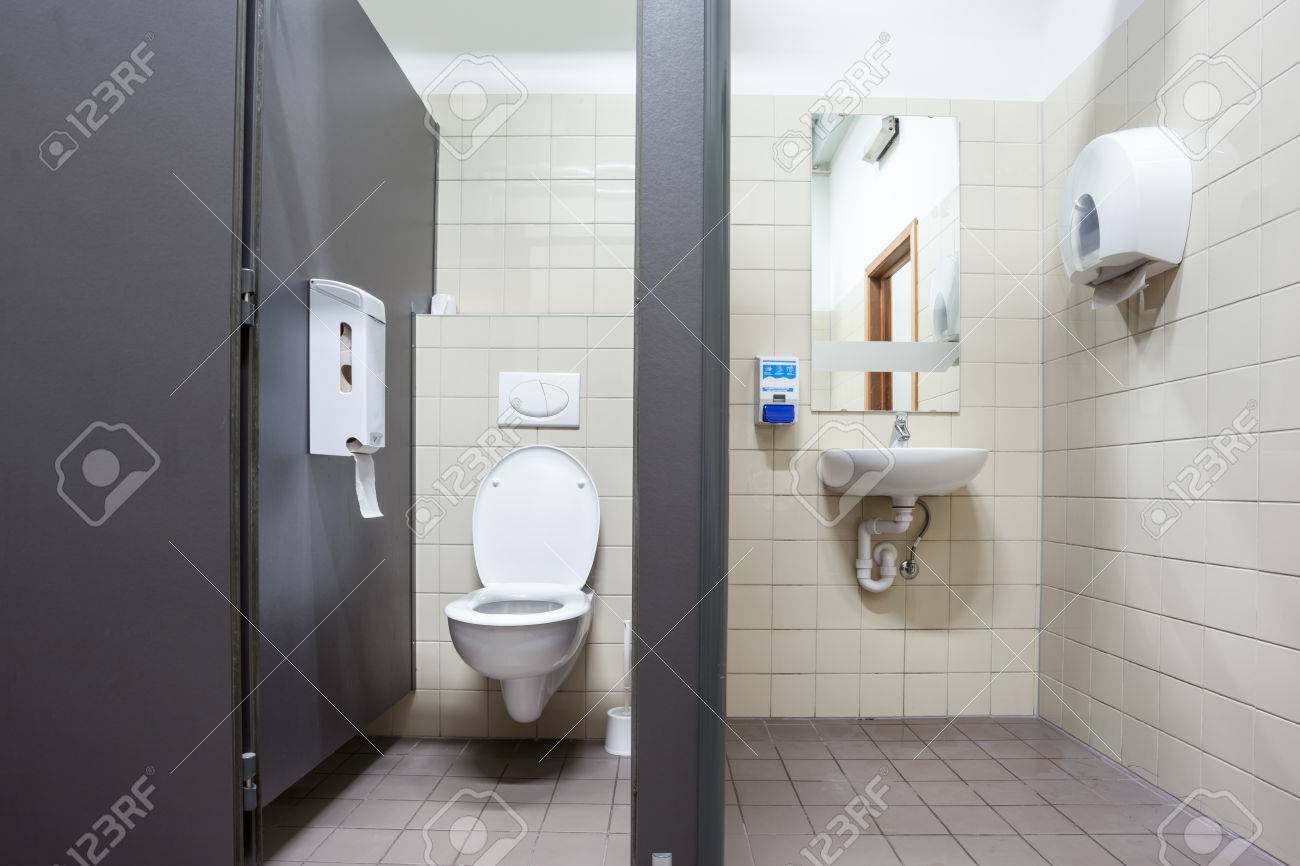 an public toilet in an public building - 52888555 an public toilet in an public building - 52888555