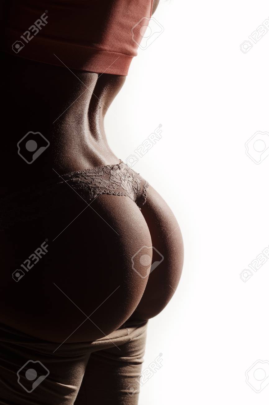 Cul Sexy De Sport Chaud En String, Belle Femme Athlétique, Sur Un Fond De  Studio Blanc. Banque D'Images et Photos Libres De Droits. Image 54889534