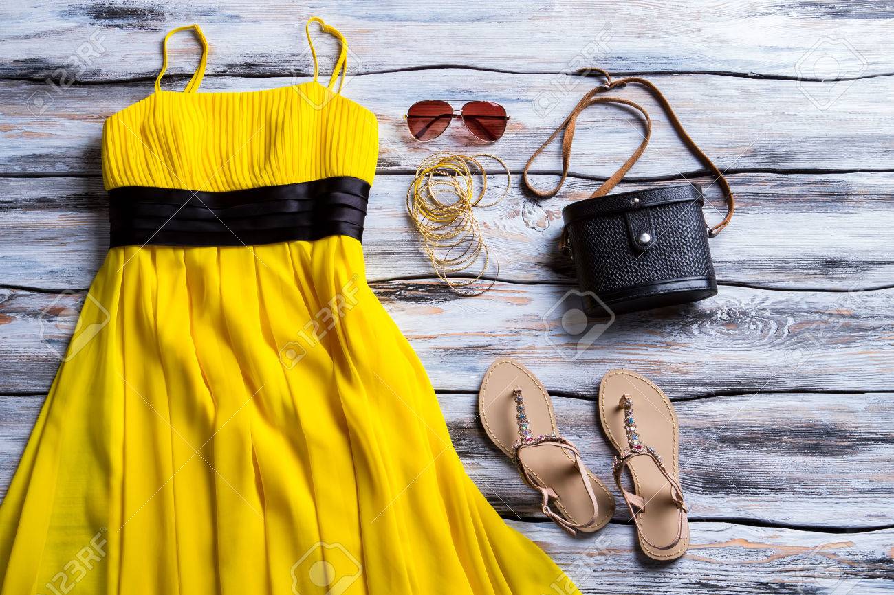 tenue jaune