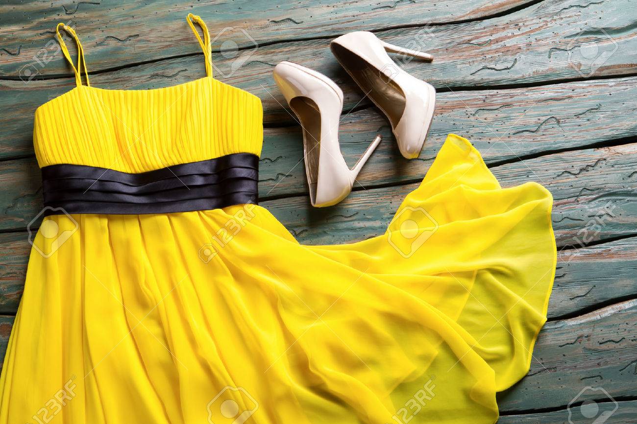 robe jaune clair