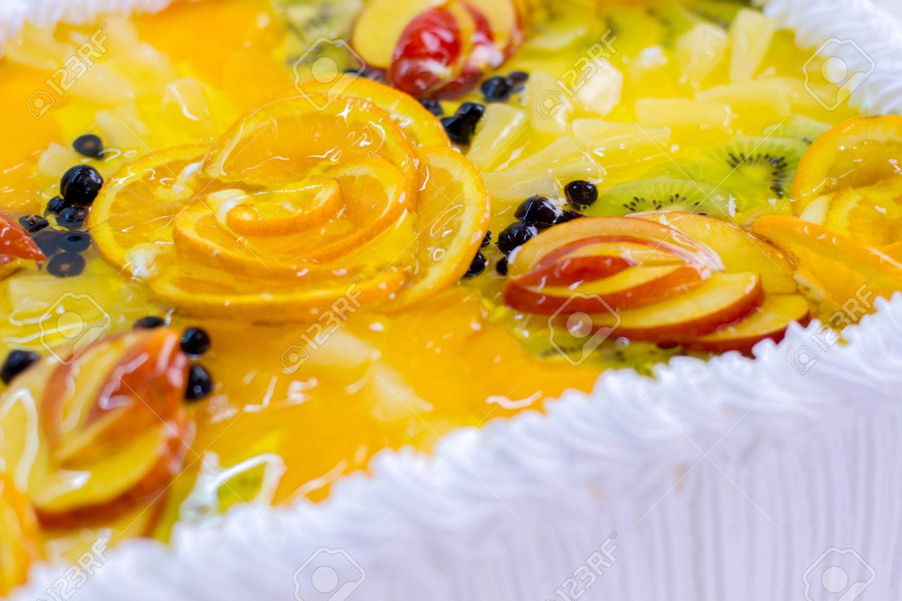 Morceaux De Fruits En Gelee Dessert A La Creme Blanche Orange Juteuse Et Kiwi Meilleure Recette De Gateau Sain Banque D Images Et Photos Libres De Droits Image