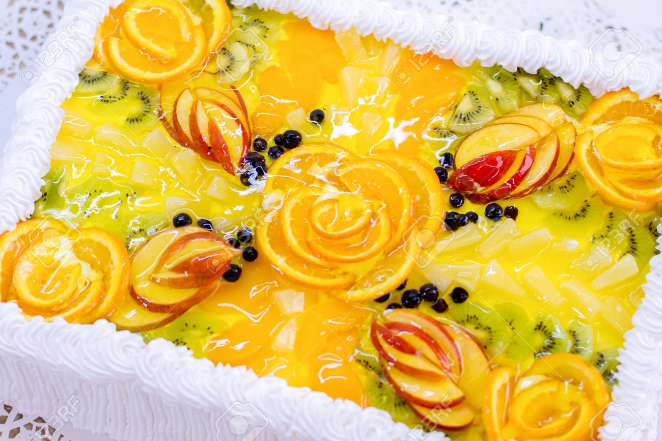 Gateau Aux Fruits Et A La Gelee Tranches D Orange Et De Kiwi Vue De Dessus D Un Dessert Exotique Produit De Confiserie Sur Mesure Banque D Images Et Photos Libres De Droits Image