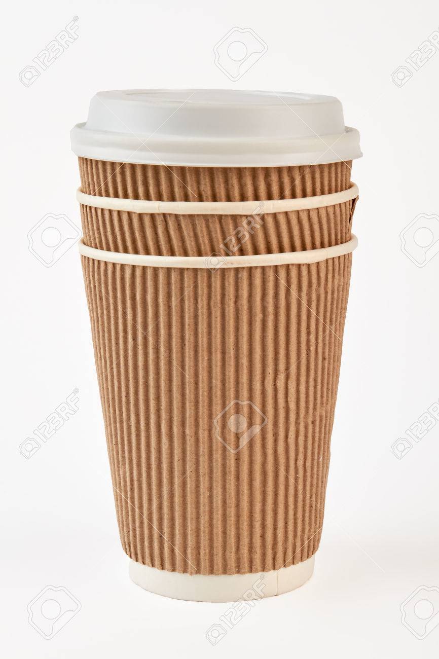 紙コップのコーヒーを取り出します 茶色の紙カップをクローズ アップ あなたとコーヒーを取る の写真素材 画像素材 Image