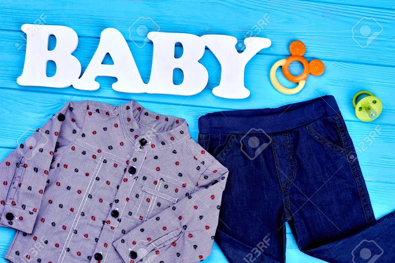 Vetements Et Accessoires Pour Garcon Fond De Mode Automne Bebe Garcon Style De Mode Pour Enfants Vetements Bebe Garcon En Vente Banque D Images Et Photos Libres De Droits Image