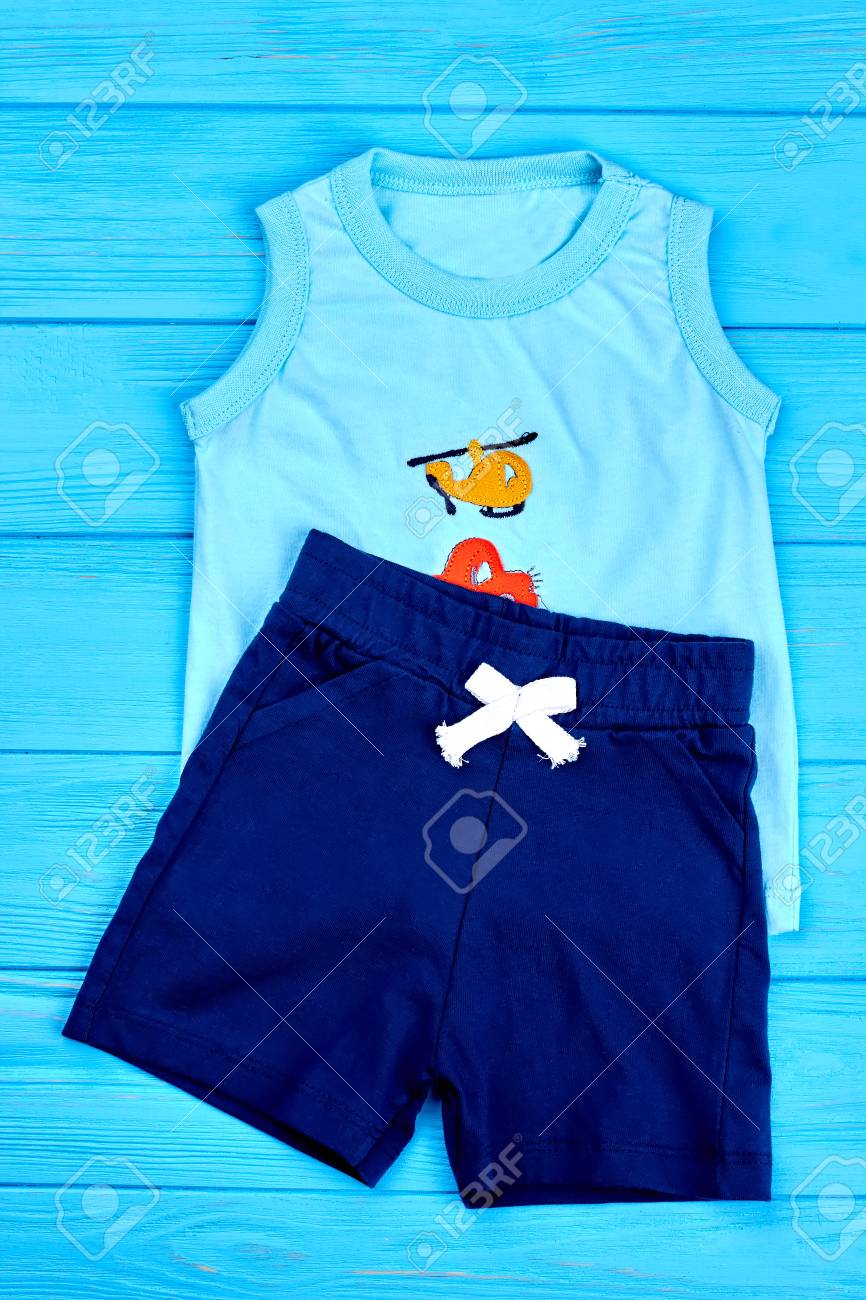 Tenue D Ete Moderne Bebe Garcon T Shirt De Dessin Anime Sans Manches Short En Coton Bleu Fonce Pour Les Tout Petits Vetements D Ete Mignons Pour Les Bebes Garcons Banque D Images Et Photos Libres De Droits Tenue D Ete Moderne Bebe Garcon T Shirt De Dessin Anime Sans Manches Short En Coton Bleu Fonce Pour Les Tout Petits Vetements D Ete Mignons Pour Les Bebes Garcons Banque D Images Et Photos Libres De Droits