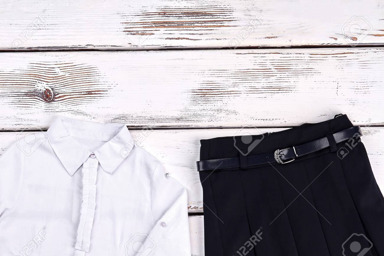 camisa blanca plisada