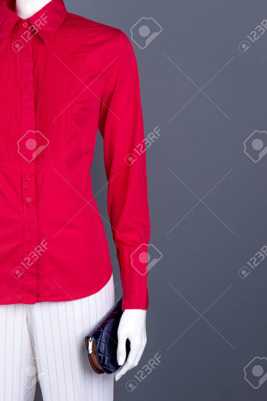 blusa roja con blanco