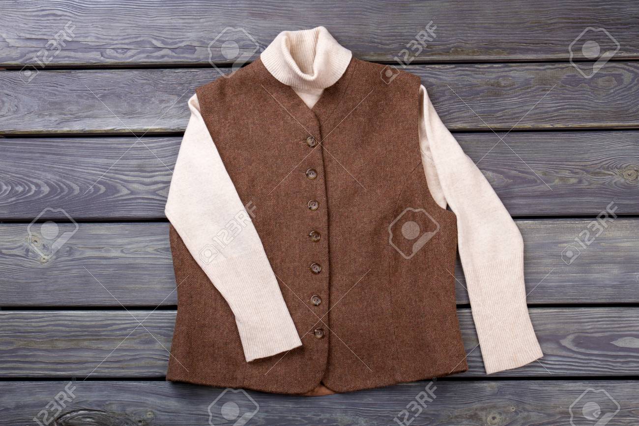 wool sleeveless jacket