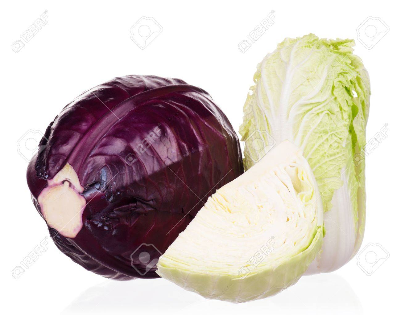 Frais Vert Rouge Chou Chinois Et De Legumes Sur Fond Blanc