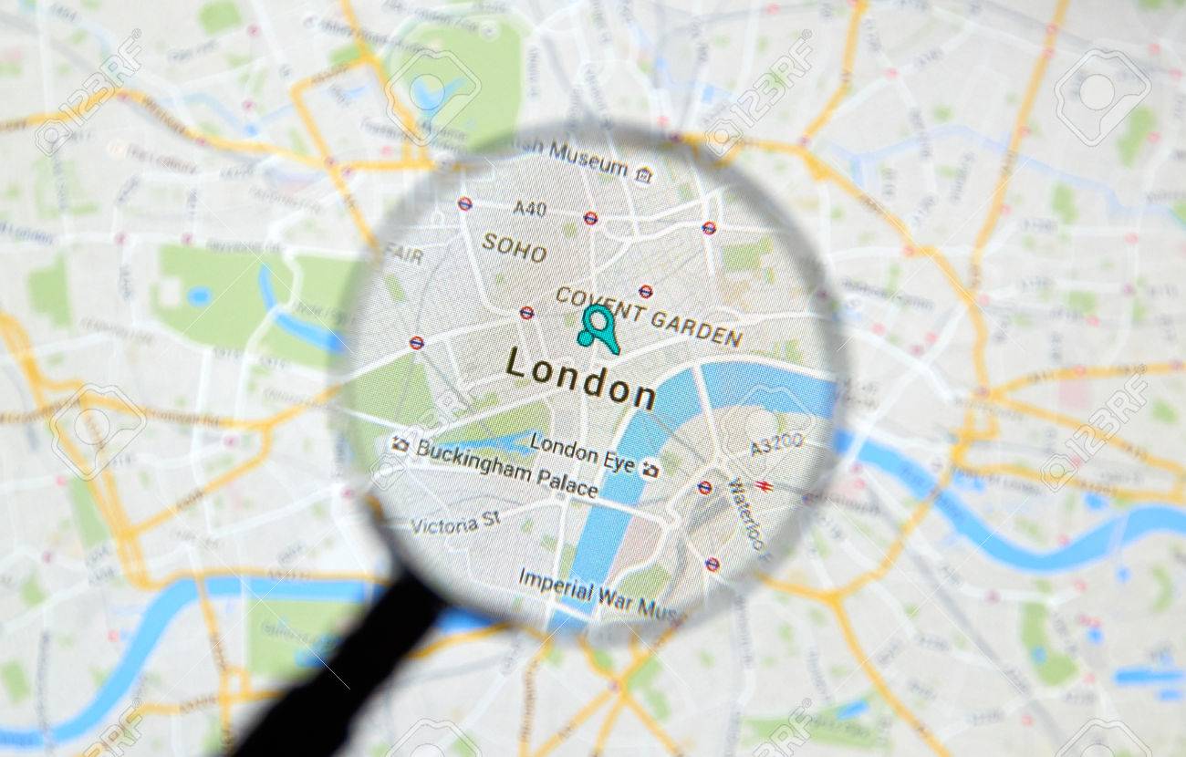 Montreal Canada Fevrier 2016 Londres Sur Google Maps Application Sous La Loupe Banque D Images Et Photos Libres De Droits Image 53641593