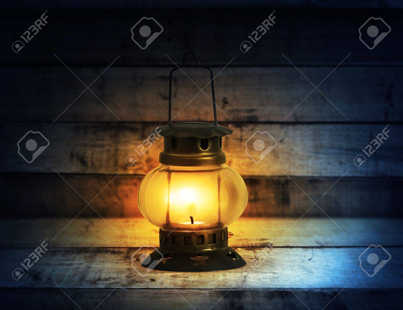 Entre À Le Avec Bois Lumineuse Ancienne Flamme Pétrole Lampe Brûlant rdCxBeWo