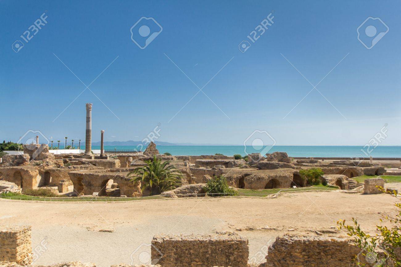 Rovine Dellantica Città Di Cartagine In Tunisia Con Rovine Di Edifici Teatri Ville Bagni Le Case E Le Colonne Della Punica Grande E Imperi