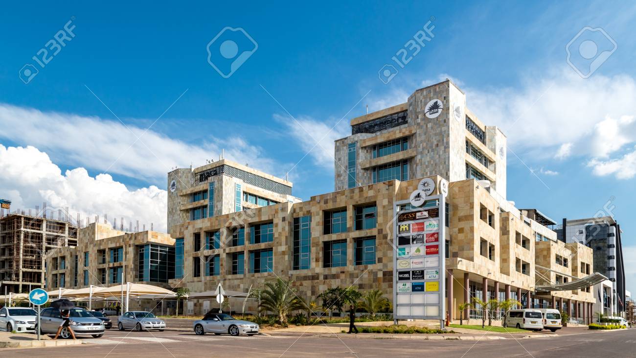 ハボローネ 11 月 12 日 ハボローネ 数年のスパンで構築された世界の最も成長が著しい都市の 1 つの多くの現代建物の 1 つ 14 年 11 月 12 日 Gaborone ボツワナに の写真素材 画像素材 Image