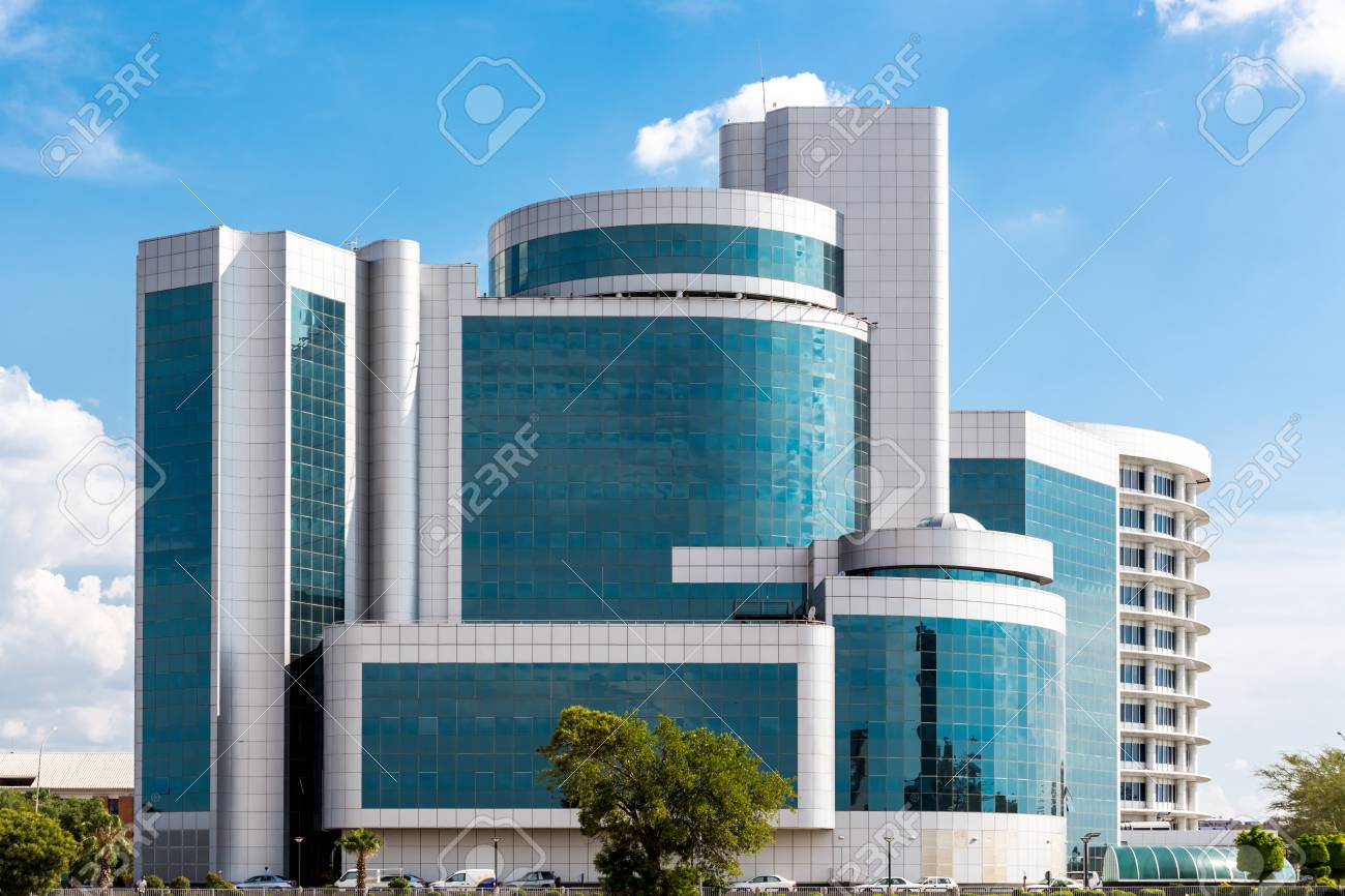 ハボローネ 11 月 12 日 ハボローネ 数年のスパンで構築された世界の最も成長が著しい都市の 1 つの多くの現代建物の 1 つ 14 年 11 月 12 日 Gaborone ボツワナに の写真素材 画像素材 Image