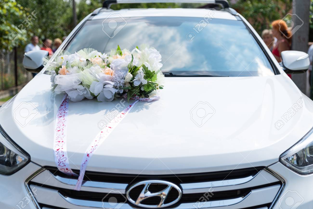110143735 Hyundai Santa Fe Decorated On Wedding Day Decoration On Car Hood Organization Of Solemn Events