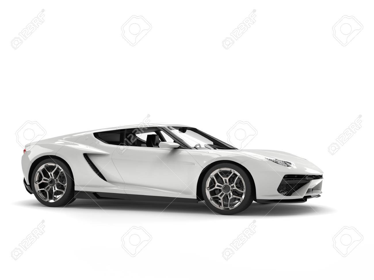 雪の白のスポーツカー 側面図 の写真素材 画像素材 Image
