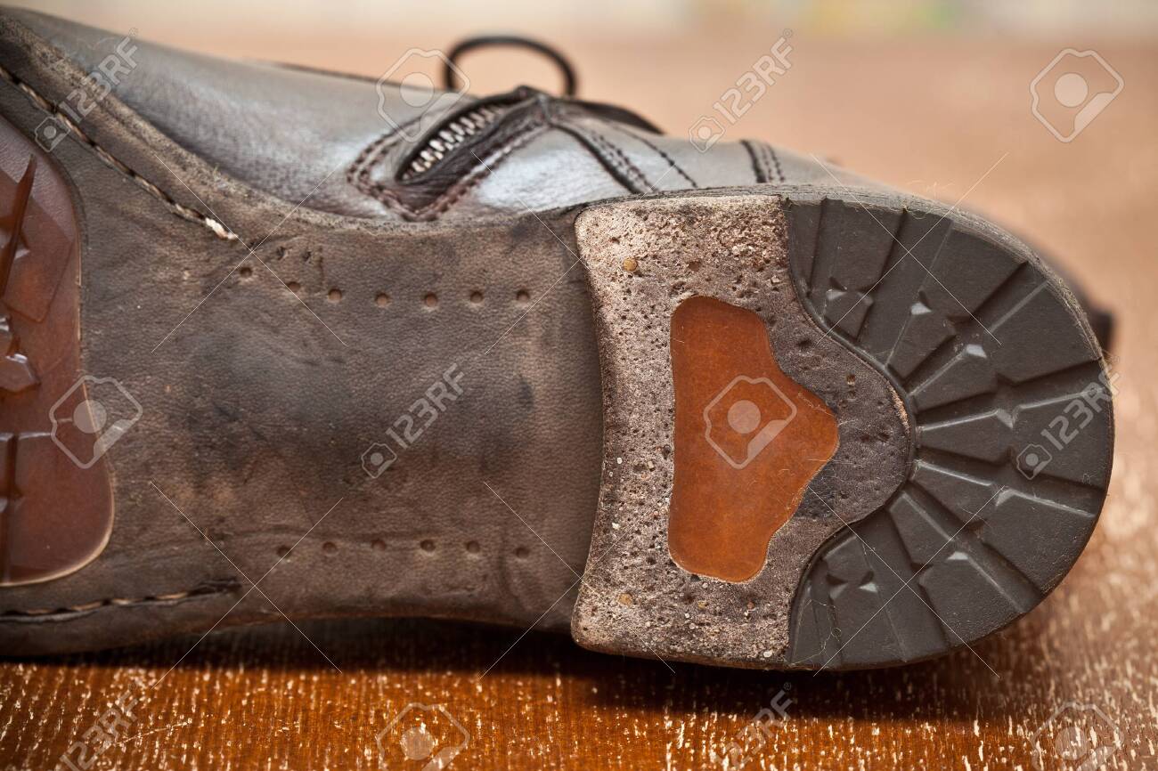 男性靴単独 手作り靴 ビンテージ スタイル の写真素材 画像素材 Image