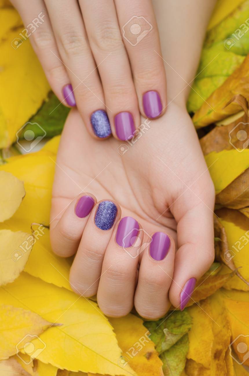 紫グリッター ネイル デザイン女性の手 の写真素材 画像素材 Image 1750 紫グリッター ネイル デザイン女性の手 の写真素材 画像素材 Image 1750