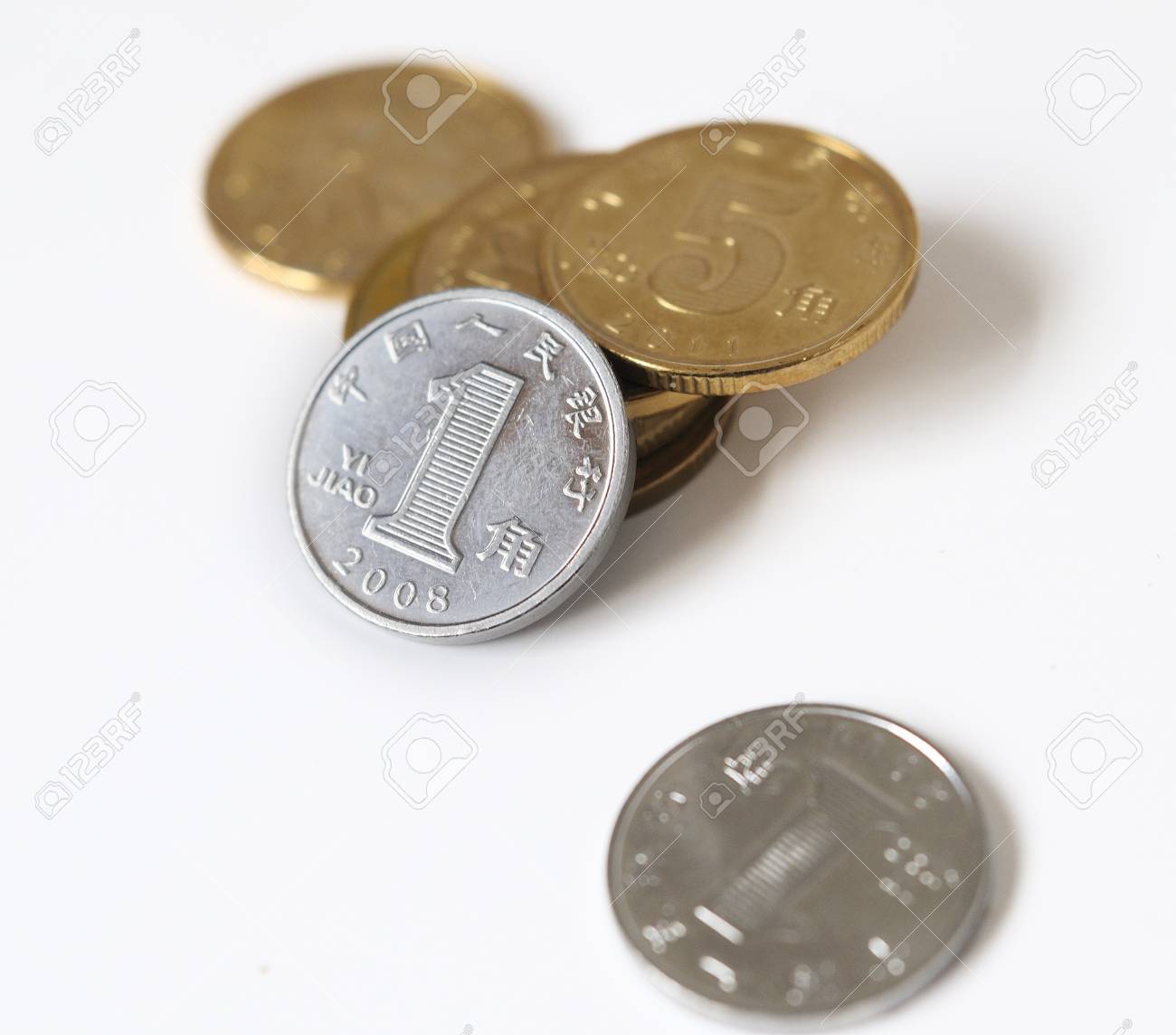 동전은 통화의 가장 작은 단위이지만 중요한 의미를 갖지만. 로열티 무료 사진, 그림, 이미지 그리고 스톡포토그래피. Image  16479797