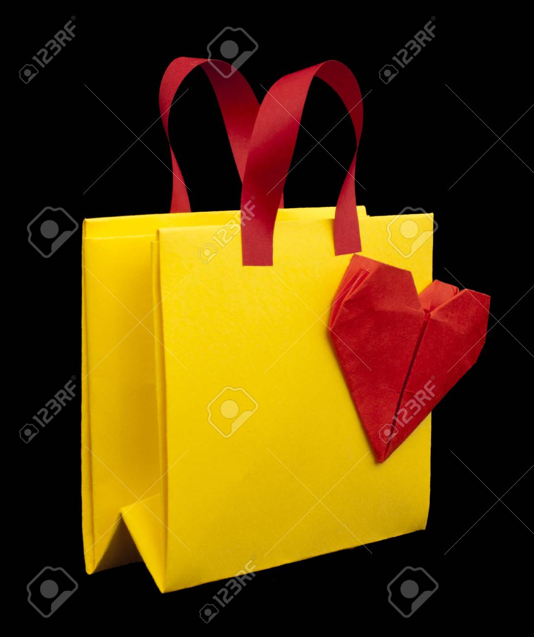 ハート型赤黄色と赤のショッピング バッグです の写真素材 画像素材 Image