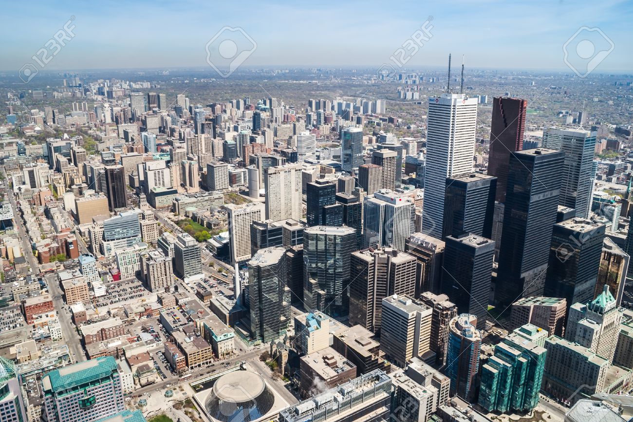 Immagini Stock Mostra Al Centro Di Toronto Toronto E La Capitale Finanziaria Del Canada Con Cinque Maggiori Istituzioni Finanziarie Del Canada Situate In Uffici Nel Distretto Finanziario Image 20187865