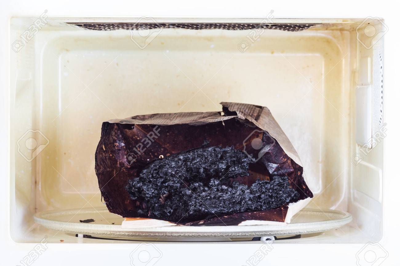 焦げた紙の袋爆発と火災後 油を塗ったと汚れた電子レンジで溶かし 焦げたポップコーン の写真素材 画像素材 Image 焦げた紙の袋爆発と火災後 油を塗ったと汚れた電子レンジで溶かし 焦げたポップコーン の写真素材 画像素材 Image