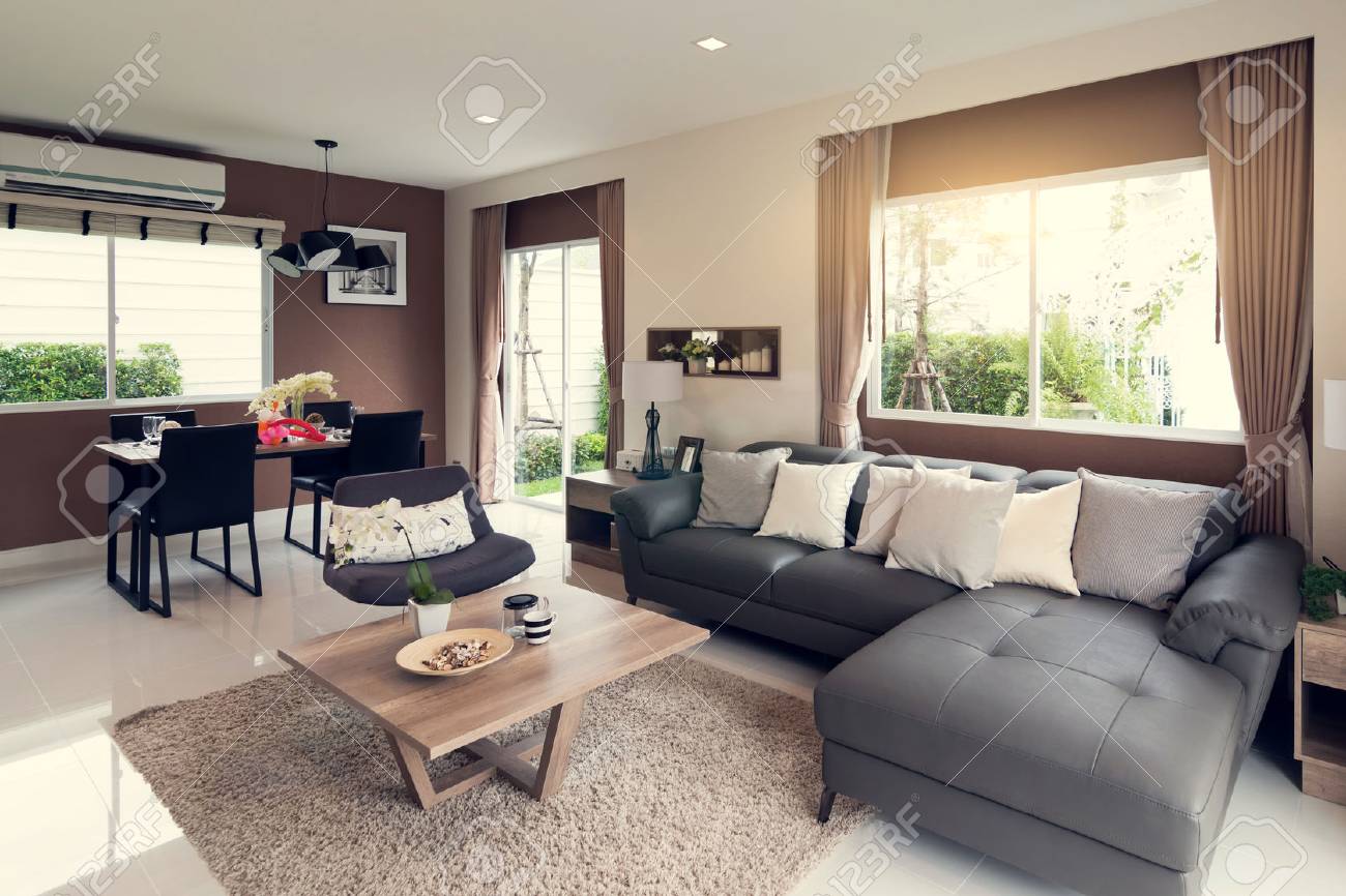 堅木張りの床と新しい高級住宅観と美しい部屋のインテリア の写真素材 画像素材 Image 堅木張りの床と新しい高級住宅観と美しい部屋のインテリア の写真素材 画像素材 Image