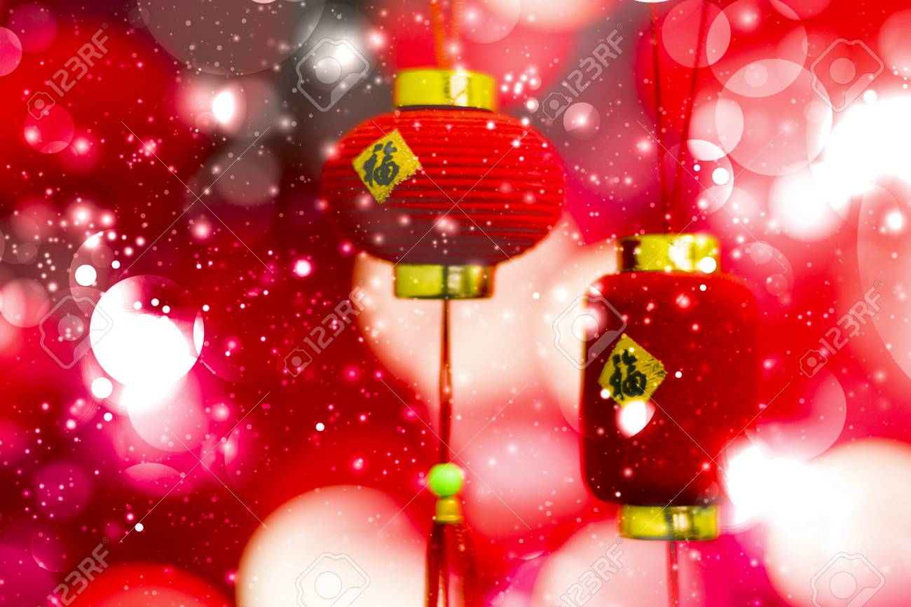 Decoracao Chinesa De Ano Novo Em Um Fundo Vermelho Bokeh Com Lanternas Chinesas Carater Em Lanternas Simboliza O Ouro Fotos Retratos Imagenes Y Fotografia De Archivo Libres De Derecho Image 70345778