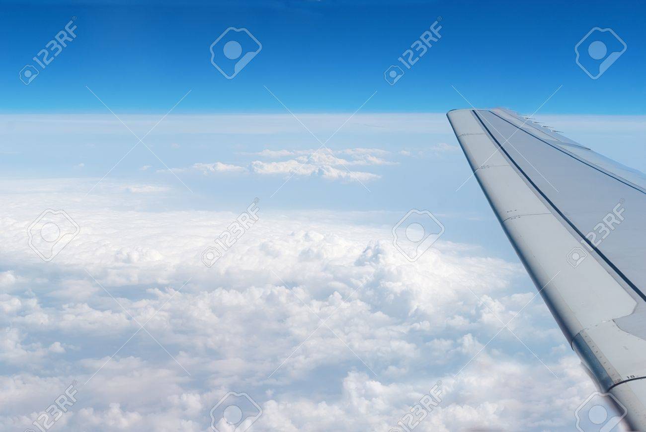 alas de los aviones en las nubes azules fotos retratos imágenes y
