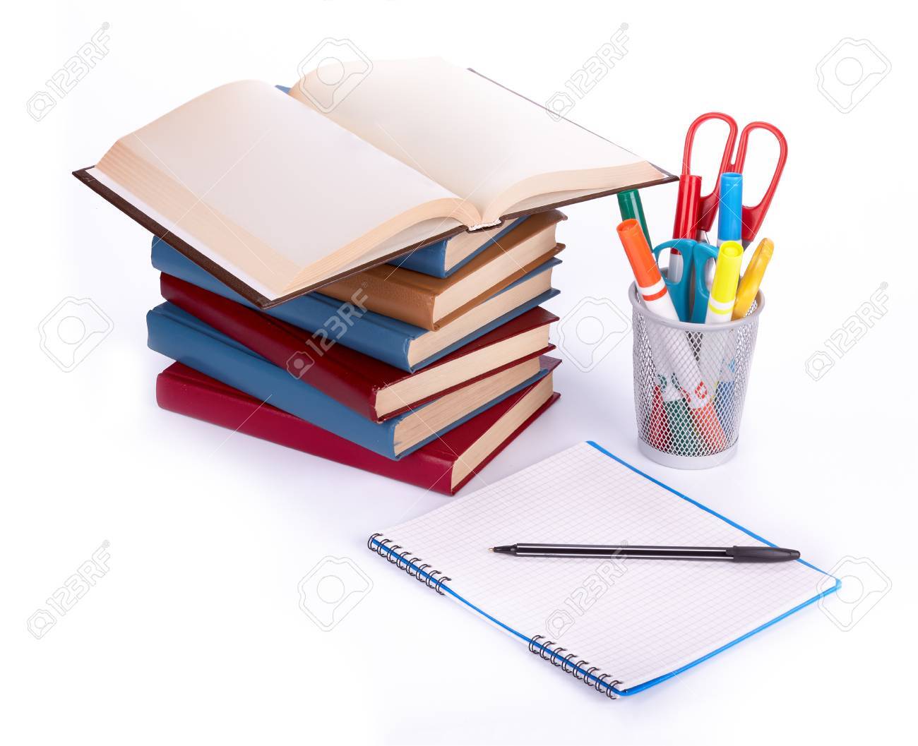 Tas De Livres Cahier Et Stylo Sur Un Fond Blanc Concept De Retour A L Ecole Banque D Images Et Photos Libres De Droits Image Tas De Livres Cahier Et Stylo Sur Un Fond Blanc Concept De Retour A L Ecole Banque D Images Et Photos Libres De Droits Image